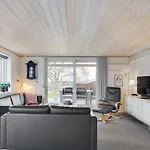 Holiday home Gisl - 400m From The Sea By Interhome