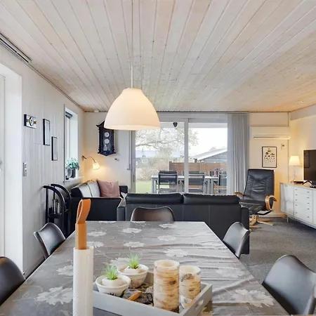 Gisl - 400m From The Sea By Interhome בית נופש